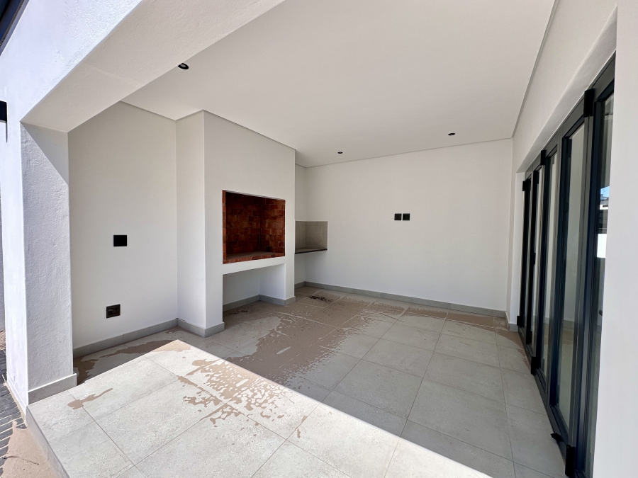 4 Bedroom Property for Sale in Sandown Western Cape